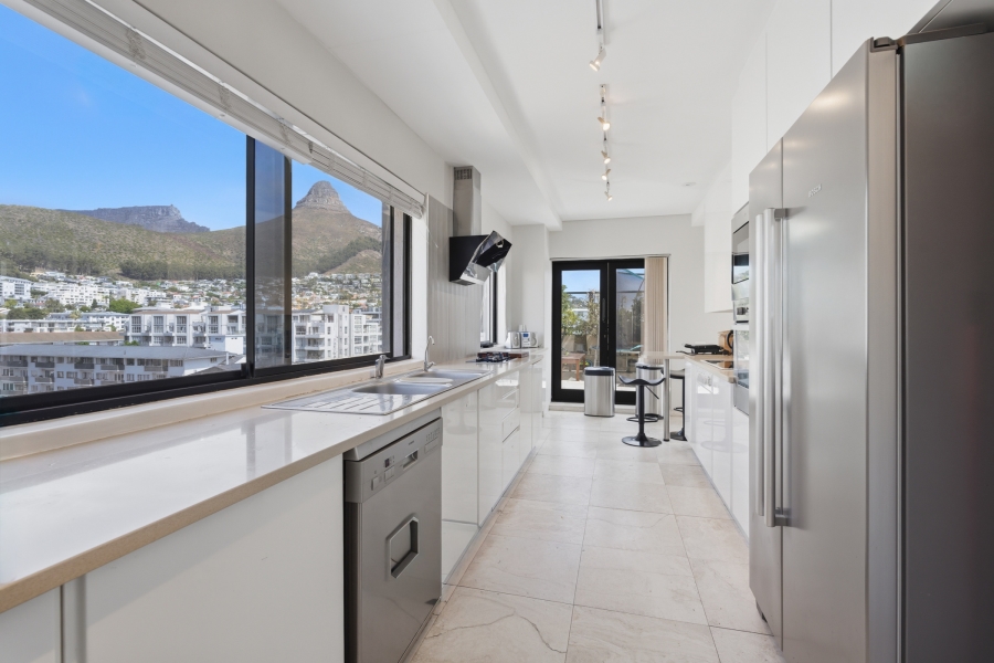 To Let 4 Bedroom Property for Rent in Sea Point Western Cape
